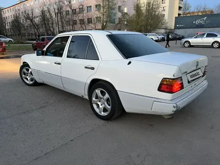 Mercedes-Benz E 200 1994 года за 1 800 000 тг. в Астана – фото 3