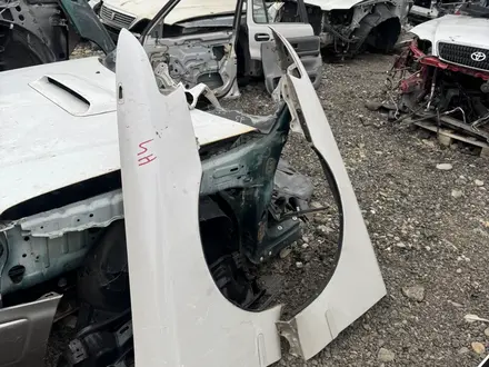 Передние крылья от Toyota Cis за 50 000 тг. в Усть-Каменогорск