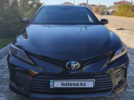 Toyota Camry 2021 года за 16 500 000 тг. в Экибастуз – фото 2