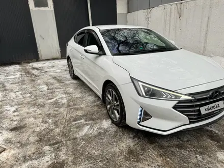 Hyundai Elantra 2019 года за 9 450 000 тг. в Алматы – фото 3