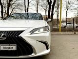 Lexus ES 250 2022 года за 22 300 000 тг. в Атырау