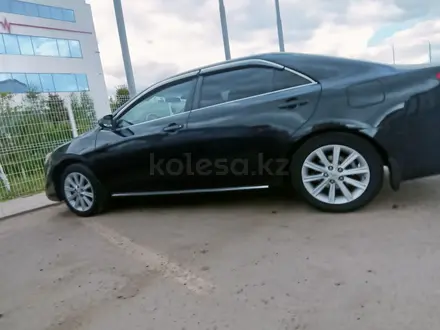 Toyota Camry 2014 года за 8 500 000 тг. в Актобе – фото 3