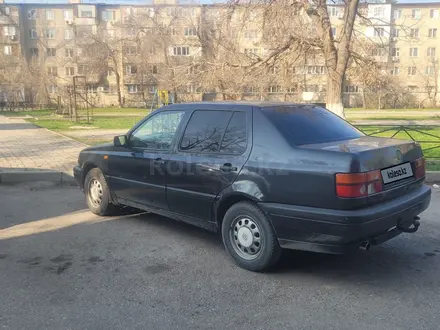 Volkswagen Vento 1993 года за 780 000 тг. в Шымкент