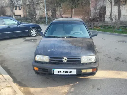 Volkswagen Vento 1993 года за 780 000 тг. в Шымкент – фото 3