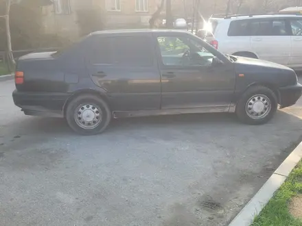 Volkswagen Vento 1993 года за 780 000 тг. в Шымкент – фото 5