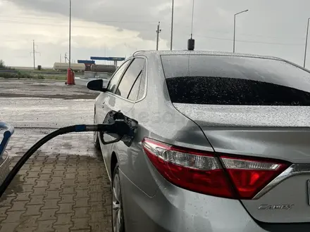 Toyota Camry 2015 года за 6 500 000 тг. в Актобе – фото 3