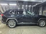 Toyota RAV4 2021 года за 17 500 000 тг. в Усть-Каменогорск
