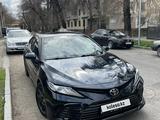 Toyota Camry 2021 года за 13 200 000 тг. в Алматы – фото 3