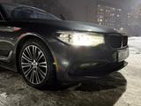 Бампера BMW G30 оригинал фары фонари зеркала жалюзи ноздри решетка за 10 000 тг. в Алматы – фото 2