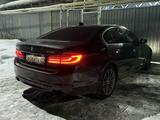 Бампера BMW G30 оригинал фары фонари зеркала жалюзи ноздри решетка за 10 000 тг. в Алматы – фото 5