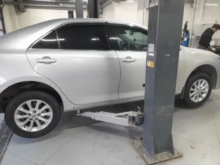 Toyota Camry 2013 года за 7 500 000 тг. в Семей – фото 4