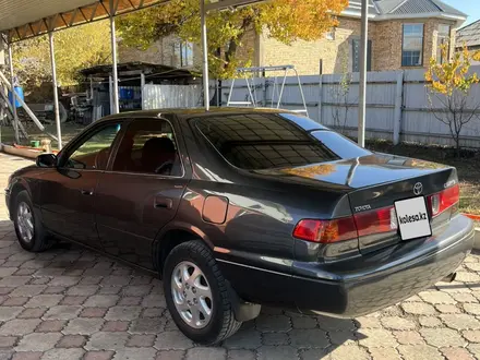 Toyota Camry 2000 года за 3 900 000 тг. в Алматы – фото 4