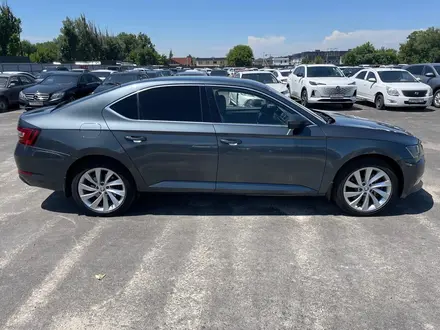 Skoda Superb 2017 года за 11 091 000 тг. в Алматы – фото 5