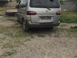 Hyundai Starex 2001 года за 1 350 000 тг. в Туркестан – фото 2