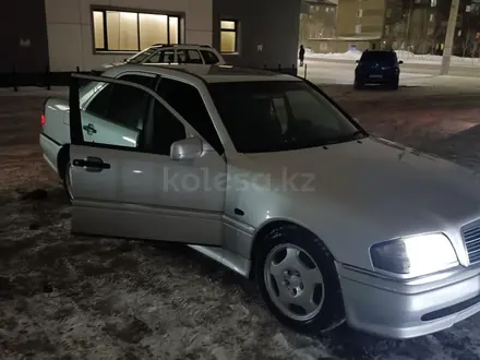 Mercedes-Benz C 280 1995 годаүшін2 600 000 тг. в Астана – фото 2