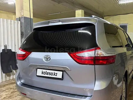 Toyota Sienna 2015 года за 12 800 000 тг. в Атырау – фото 2