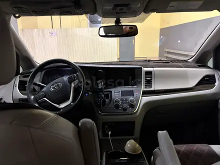 Toyota Sienna 2015 года за 12 800 000 тг. в Атырау – фото 17