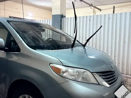 Toyota Sienna 2015 года за 12 800 000 тг. в Атырау