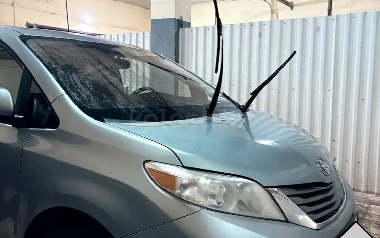 Toyota Sienna 2015 года за 12 800 000 тг. в Атырау