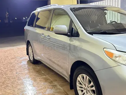 Toyota Sienna 2015 года за 12 800 000 тг. в Атырау – фото 4