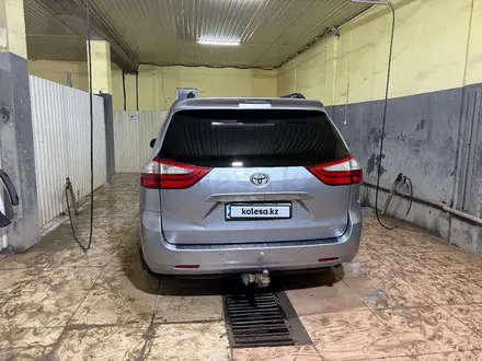 Toyota Sienna 2015 года за 12 800 000 тг. в Атырау – фото 8