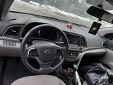 Hyundai Elantra 2018 года за 7 450 000 тг. в Уральск – фото 2