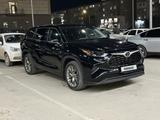 Toyota Highlander 2022 года за 24 800 000 тг. в Актау – фото 2