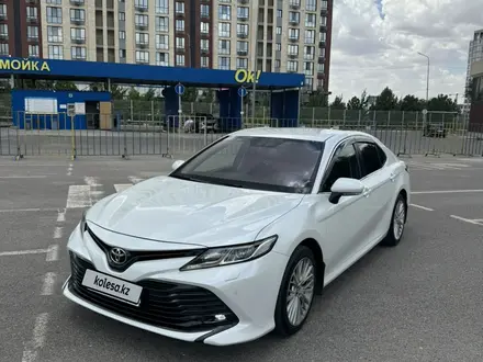 Toyota Camry 2019 года за 13 200 000 тг. в Шымкент – фото 2