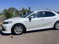 Toyota Camry 2021 года за 13 000 000 тг. в Астана – фото 2
