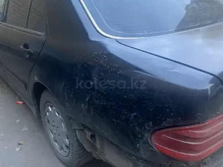 Mercedes-Benz E 200 1997 года за 1 850 000 тг. в Астана – фото 4