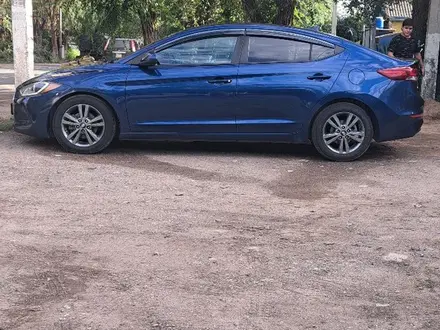 Hyundai Elantra 2017 года за 7 000 000 тг. в Актобе – фото 5