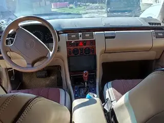Mercedes-Benz E 280