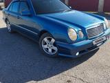 Mercedes-Benz E 240 1998 года за 3 400 000 тг. в Караганда – фото 2