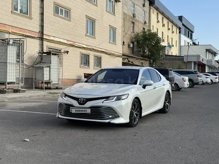 Toyota Camry 2019 года за 12 200 000 тг. в Шымкент – фото 2