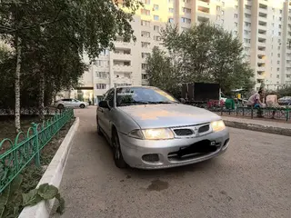 Mitsubishi Carisma, 1996