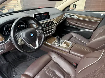 BMW 740 2017 года за 24 500 000 тг. в Алматы – фото 15