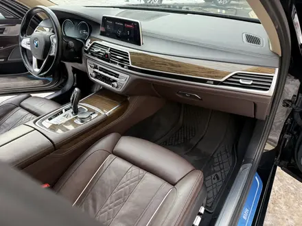 BMW 740 2017 года за 24 500 000 тг. в Алматы – фото 18