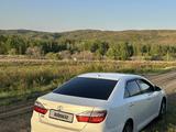 Toyota Camry 2017 года за 11 900 000 тг. в Актобе – фото 3