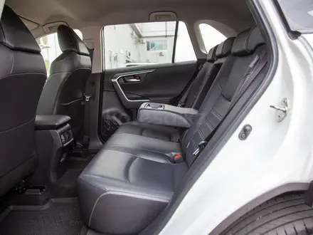 Toyota RAV4 Luxe+ 2024 года за 18 990 000 тг. в Алматы – фото 11