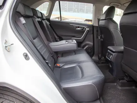 Toyota RAV4 Luxe+ 2024 года за 18 990 000 тг. в Алматы – фото 17