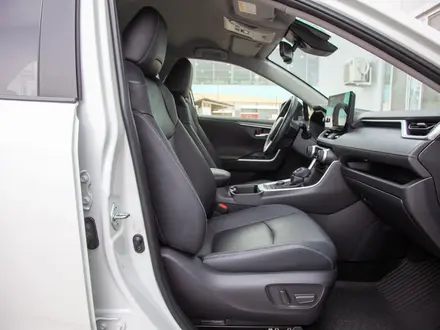 Toyota RAV4 Luxe+ 2024 года за 18 990 000 тг. в Алматы – фото 16