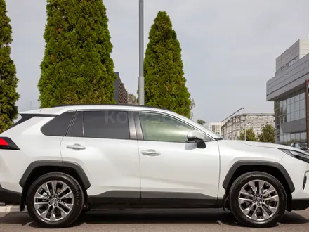 Toyota RAV4 Luxe+ 2024 года за 18 990 000 тг. в Алматы – фото 8