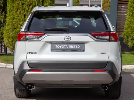 Toyota RAV4 Luxe+ 2024 года за 18 990 000 тг. в Алматы – фото 5