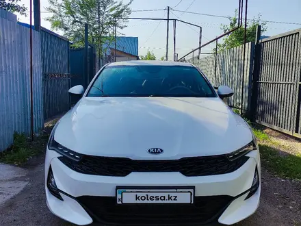 Kia K5 2021 года за 9 149 000 тг. в Алматы – фото 2