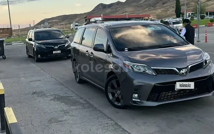 Toyota Sienna 2016 годаүшін7 700 000 тг. в Атырау