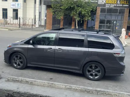 Toyota Sienna 2016 года за 7 700 000 тг. в Атырау – фото 12
