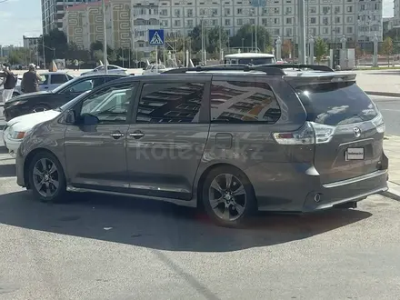 Toyota Sienna 2016 года за 7 700 000 тг. в Атырау – фото 13