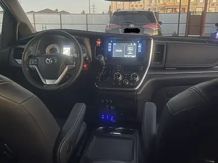 Toyota Sienna 2016 года за 7 700 000 тг. в Атырау – фото 15