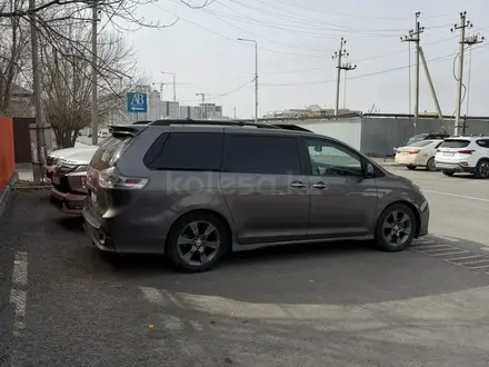 Toyota Sienna 2016 года за 7 700 000 тг. в Атырау – фото 20