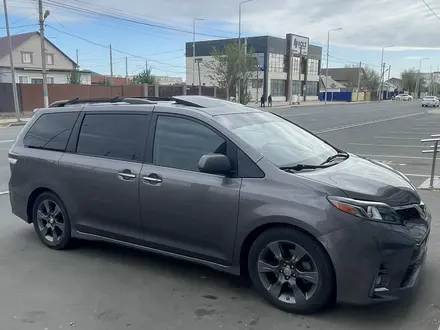 Toyota Sienna 2016 года за 7 700 000 тг. в Атырау – фото 6